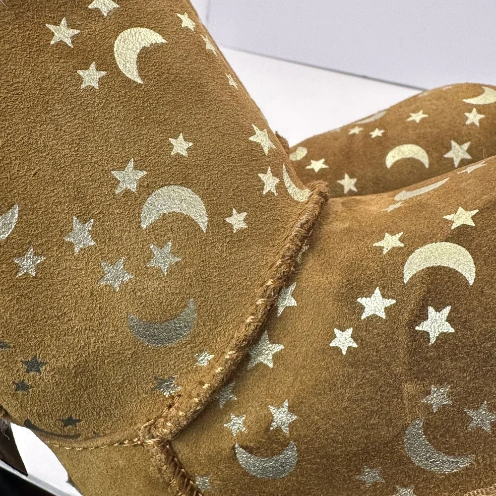 UGG Kids Bailey Bow II Stellar Moon Star Boots Chestnut Brown Suede Size 6 11191